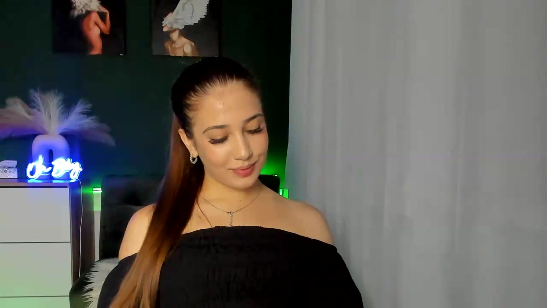 Gallery image thumbnail from AlexaPirs's myfreecams stream on, 08/13/2026, 13:53 image 19 of 20