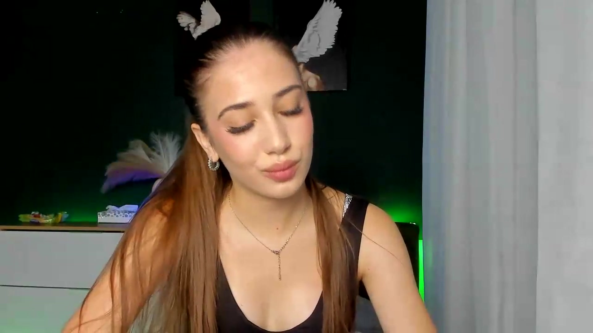 Gallery image thumbnail from AlexaPirs's myfreecams stream on, 08/14/2026, 12:23 image 4 of 20