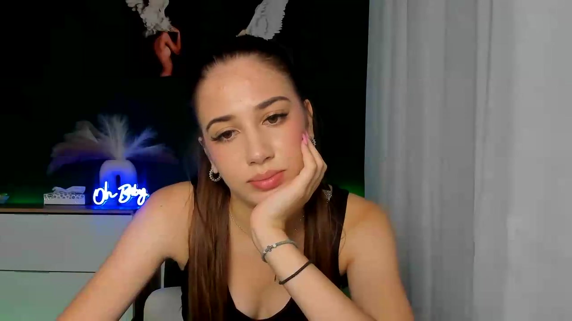 Gallery image thumbnail from AlexaPirs's myfreecams stream on, 08/14/2026, 16:52 image 14 of 20