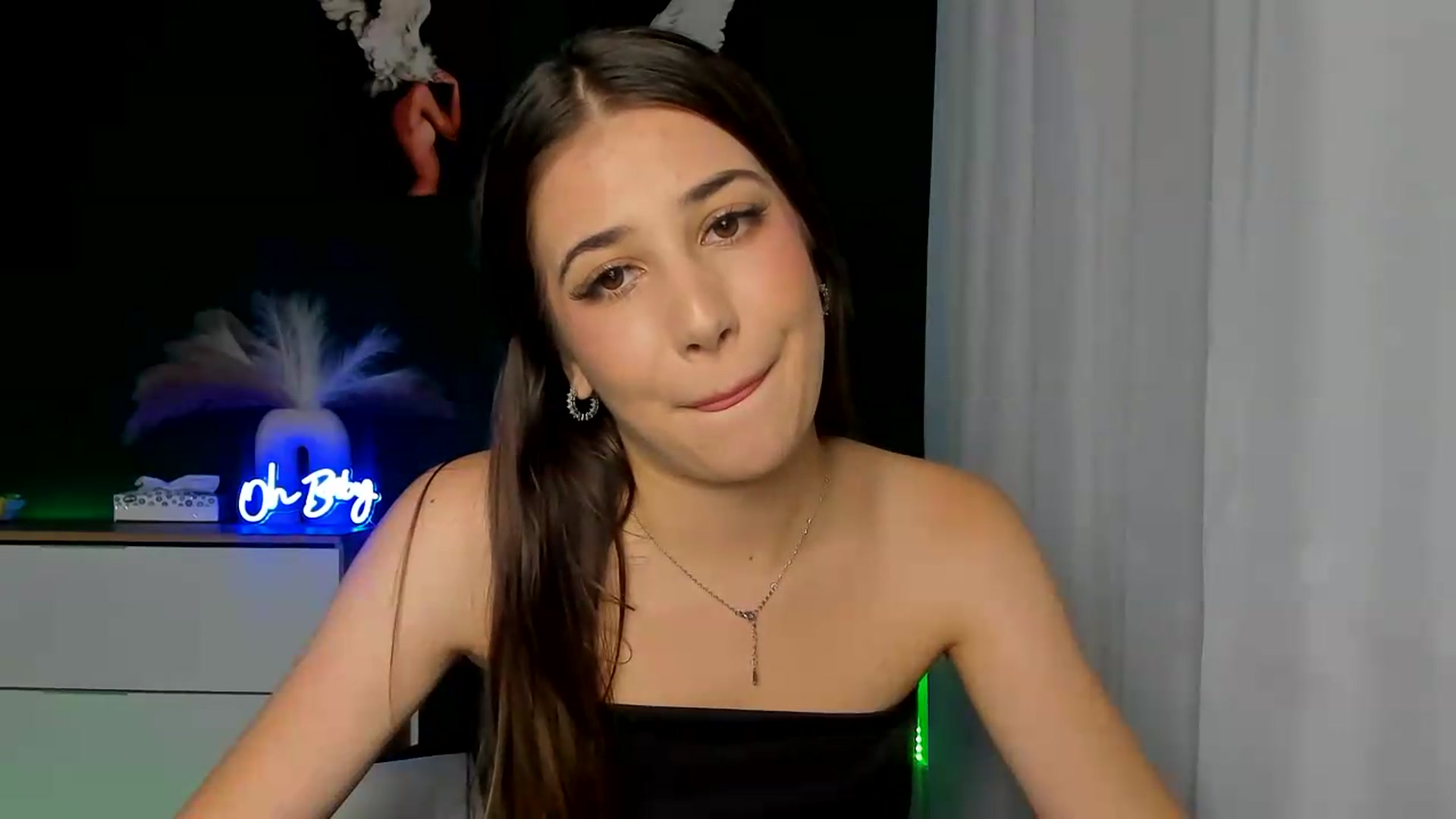 Gallery image thumbnail from AlexaPirs's myfreecams stream on, 08/16/2026, 13:54 image 6 of 20