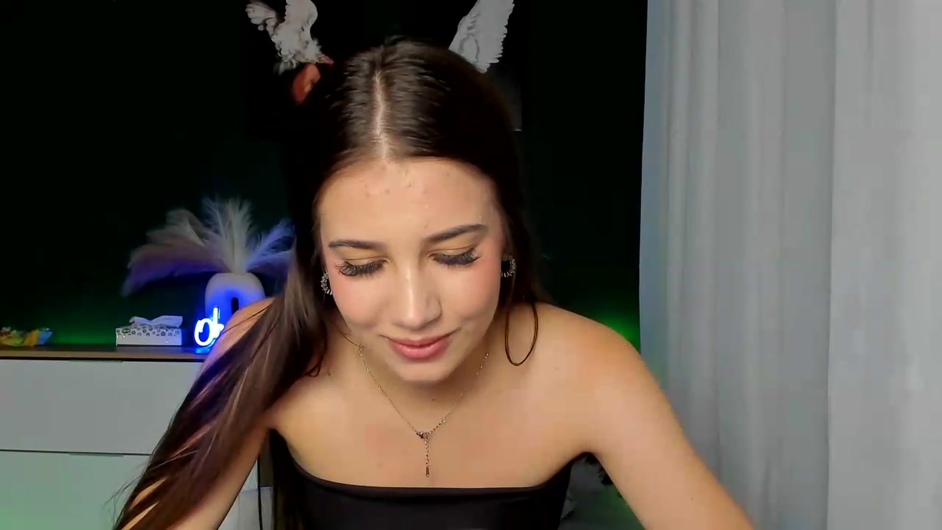 Gallery image thumbnail from AlexaPirs's myfreecams stream on, 08/16/2026, 15:25 image 8 of 20