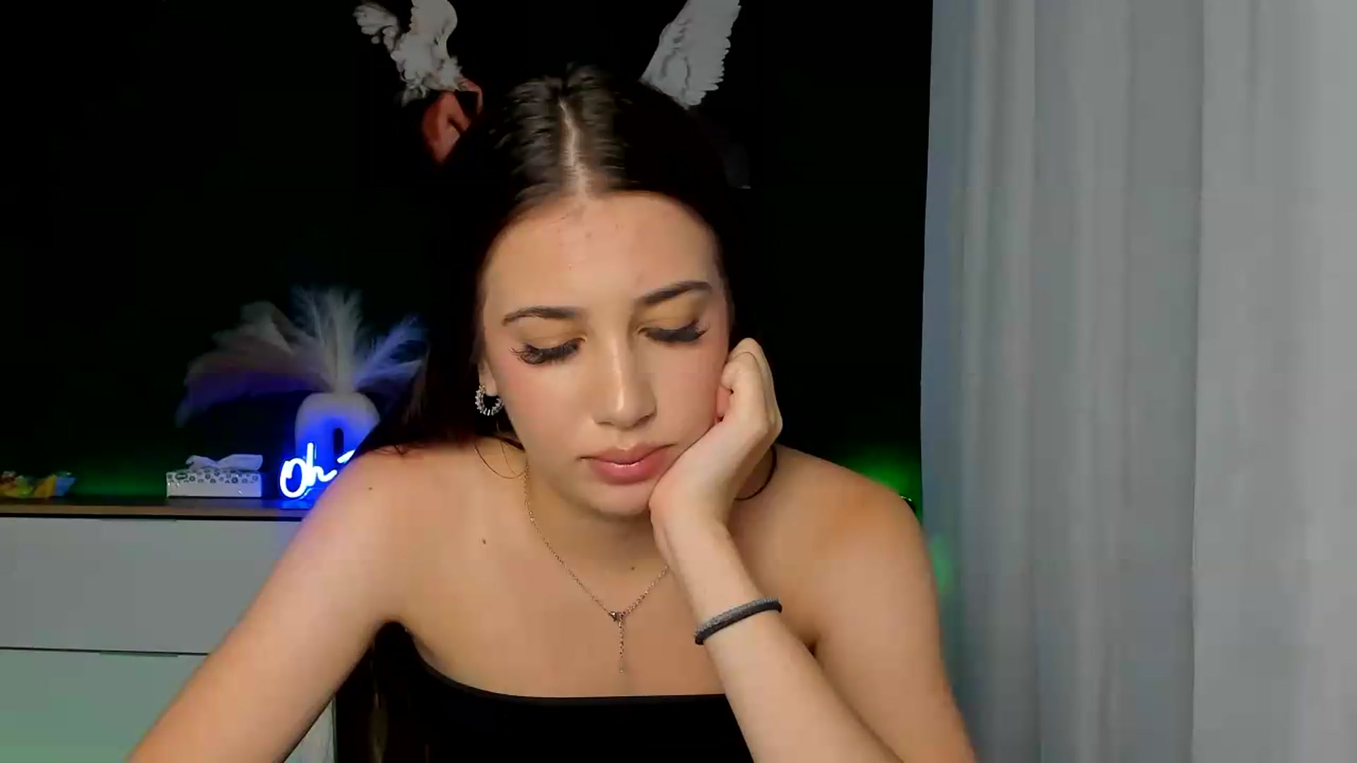 Gallery image thumbnail from AlexaPirs's myfreecams stream on, 08/16/2026, 15:25 image 7 of 20