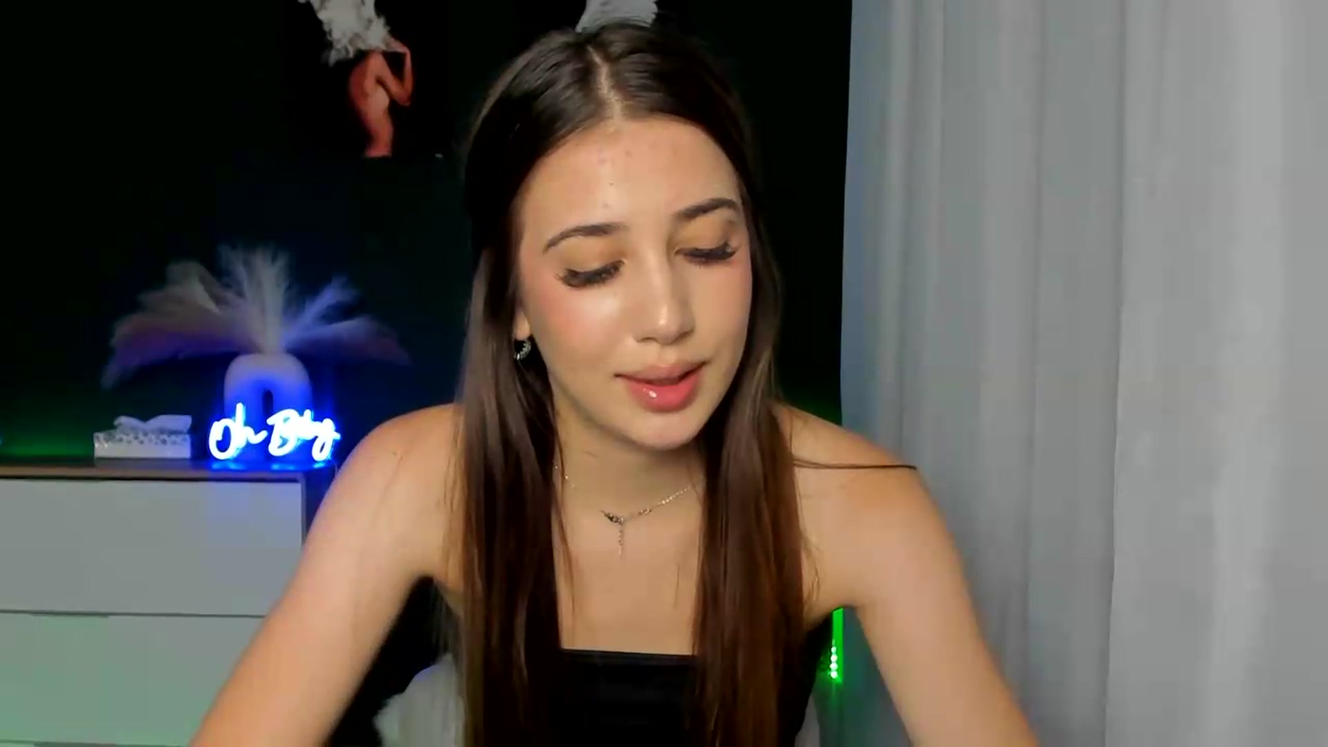 Gallery image thumbnail from AlexaPirs's myfreecams stream on, 08/16/2026, 16:04 image 5 of 20