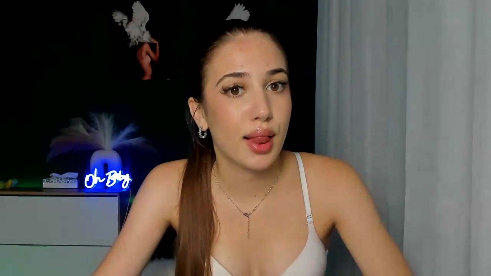 Gallery image thumbnail from AlexaPirs's myfreecams stream on, 08/17/2026, 14:36 image 6 of 20