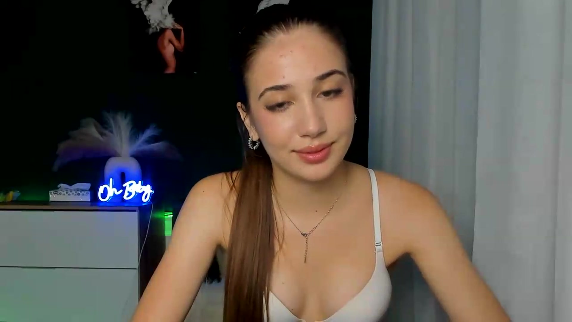 Gallery image thumbnail from AlexaPirs's myfreecams stream on, 08/17/2026, 14:36 image 10 of 20