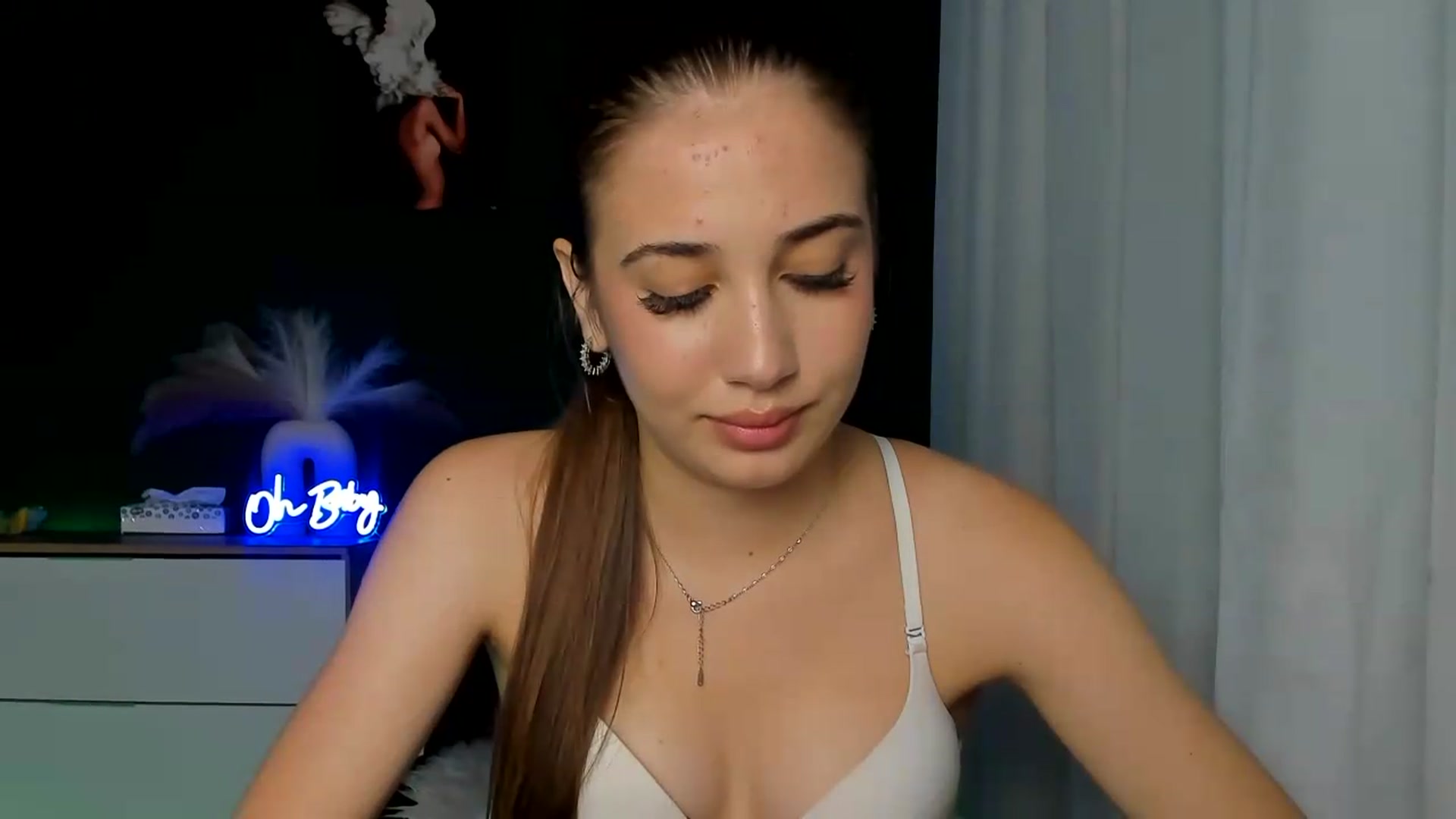 Gallery image thumbnail from AlexaPirs's myfreecams stream on, 08/17/2026, 14:36 image 19 of 20