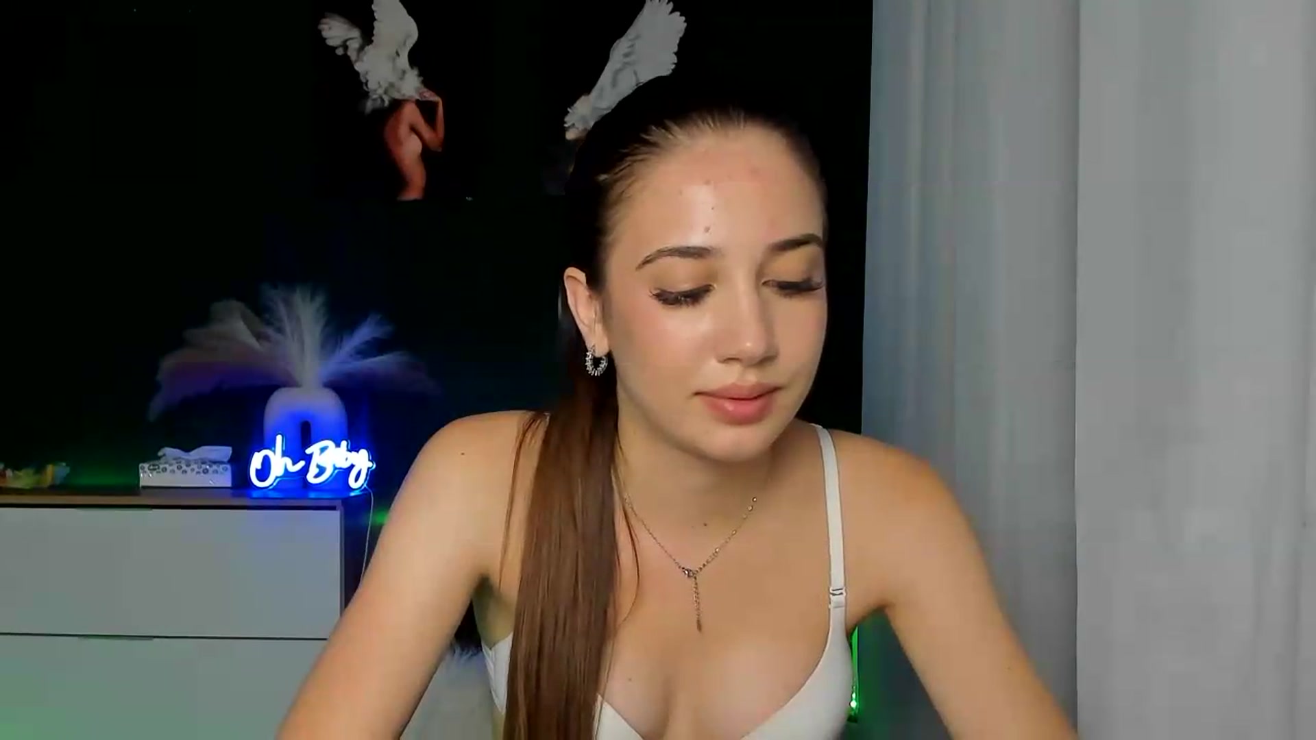Gallery image thumbnail from AlexaPirs's myfreecams stream on, 08/17/2026, 16:20 image 8 of 20