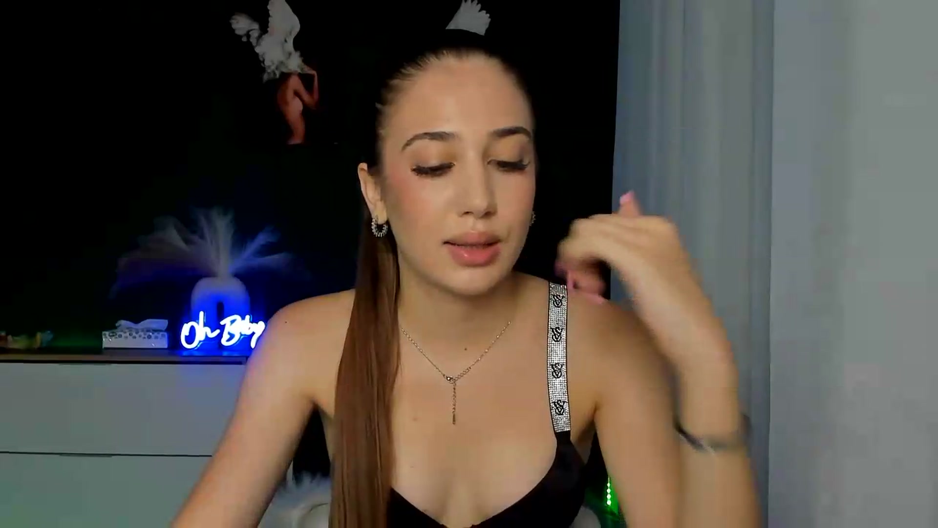 Gallery image thumbnail from AlexaPirs's myfreecams stream on, 08/18/2026, 13:17 image 13 of 20