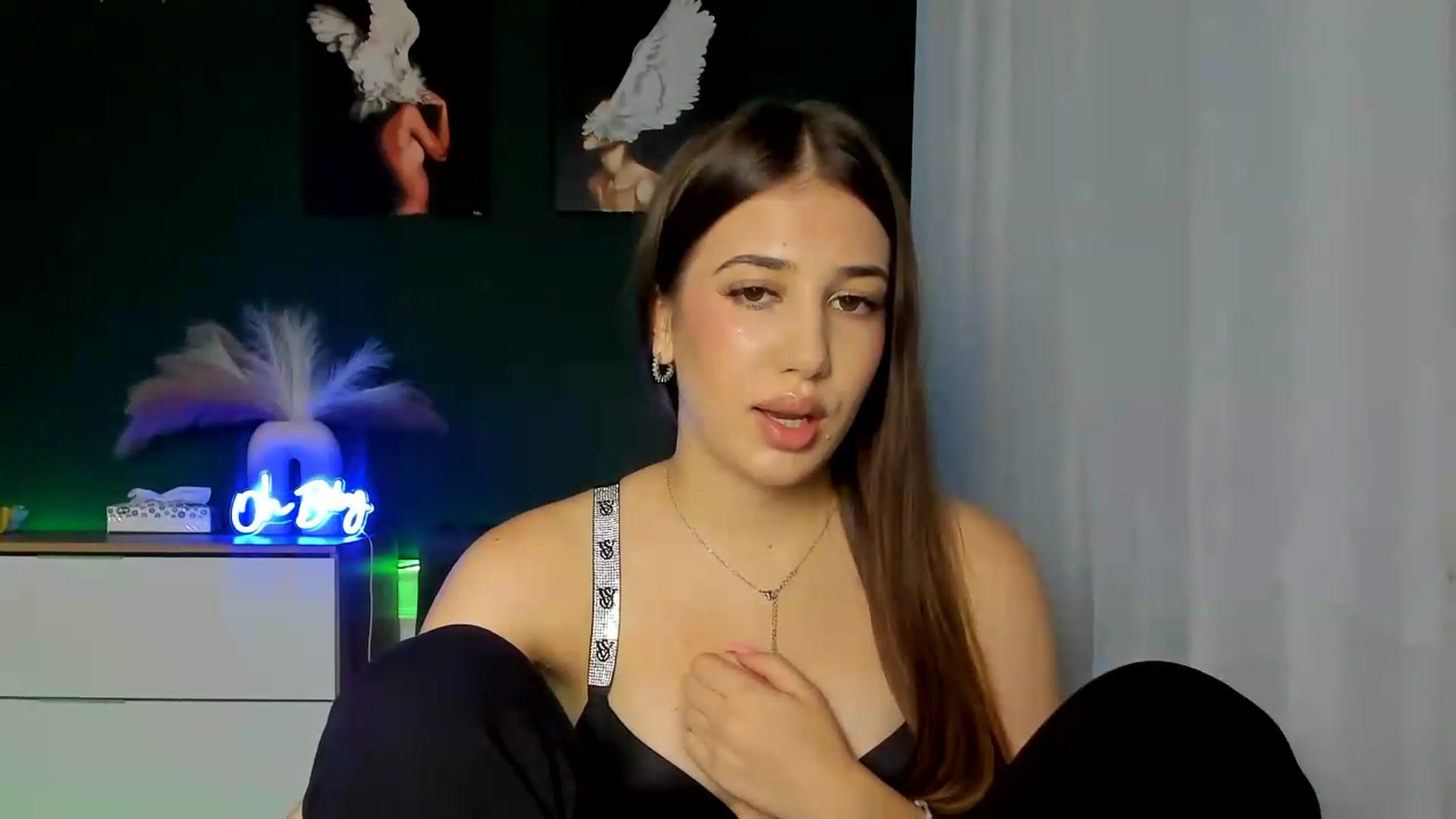 Gallery image thumbnail from AlexaPirs's myfreecams stream on, 08/19/2026, 13:15 image 19 of 20