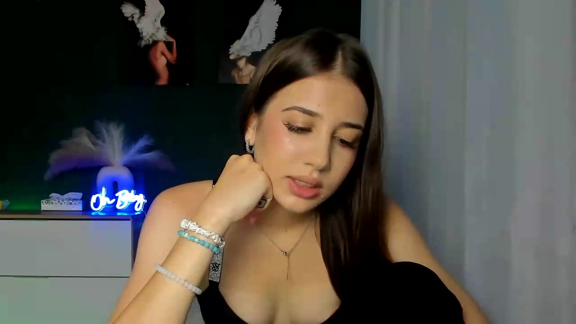 Gallery image thumbnail from AlexaPirs's myfreecams stream on, 08/19/2026, 13:15 image 17 of 20