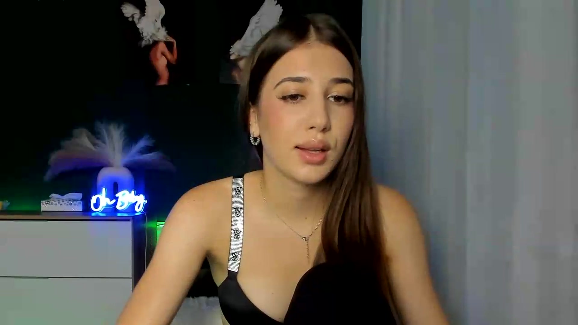 Gallery image thumbnail from AlexaPirs's myfreecams stream on, 08/19/2026, 13:15 image 18 of 20