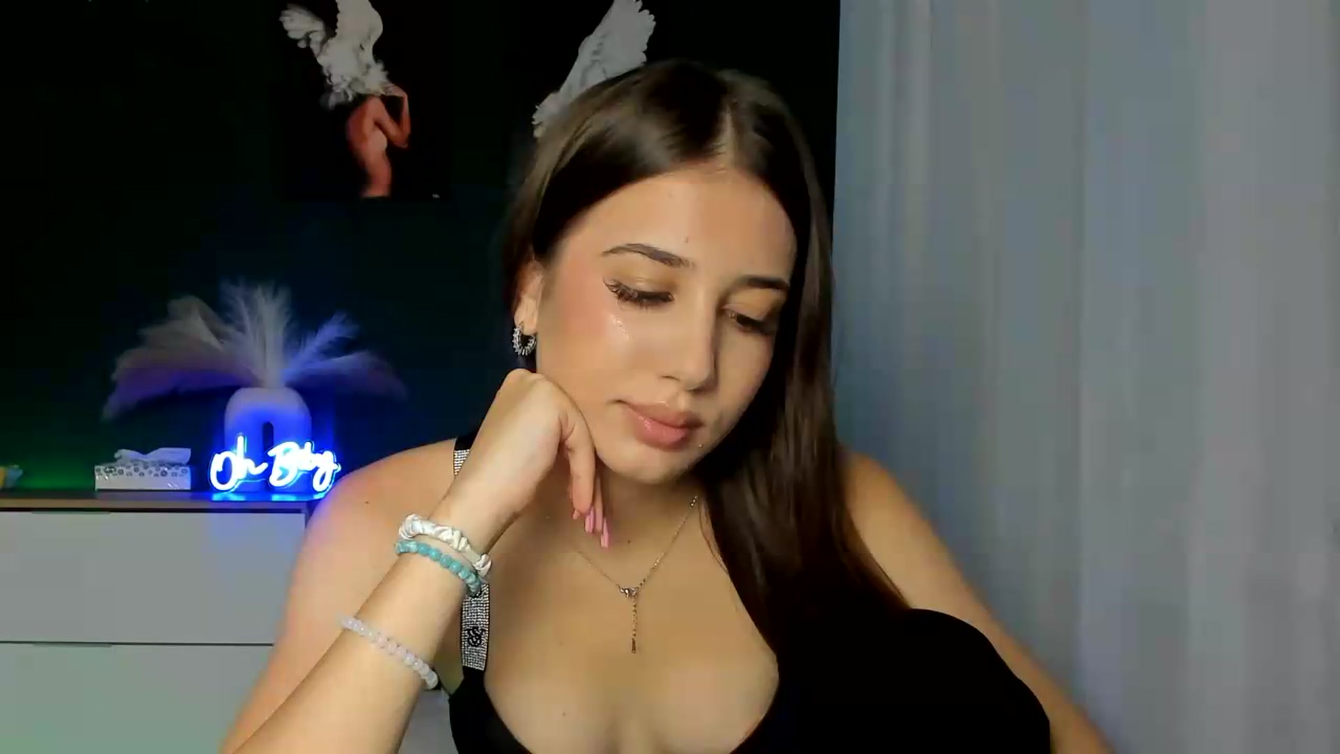 Gallery image thumbnail from AlexaPirs's myfreecams stream on, 08/19/2026, 13:15 image 16 of 20
