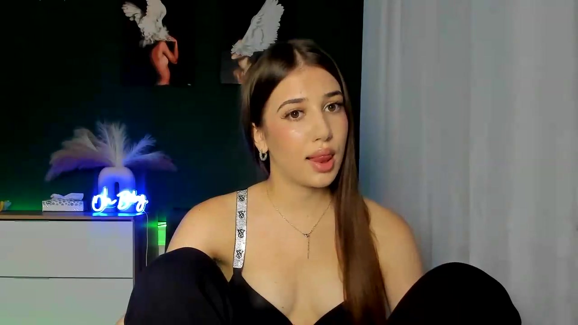 Gallery image thumbnail from AlexaPirs's myfreecams stream on, 08/19/2026, 13:15 image 20 of 20