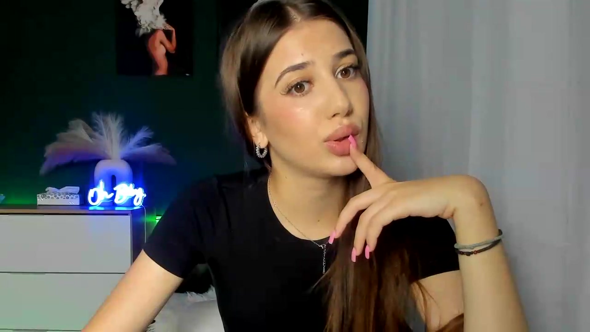 Gallery image thumbnail from AlexaPirs's myfreecams stream on, 08/19/2026, 13:39 image 15 of 20