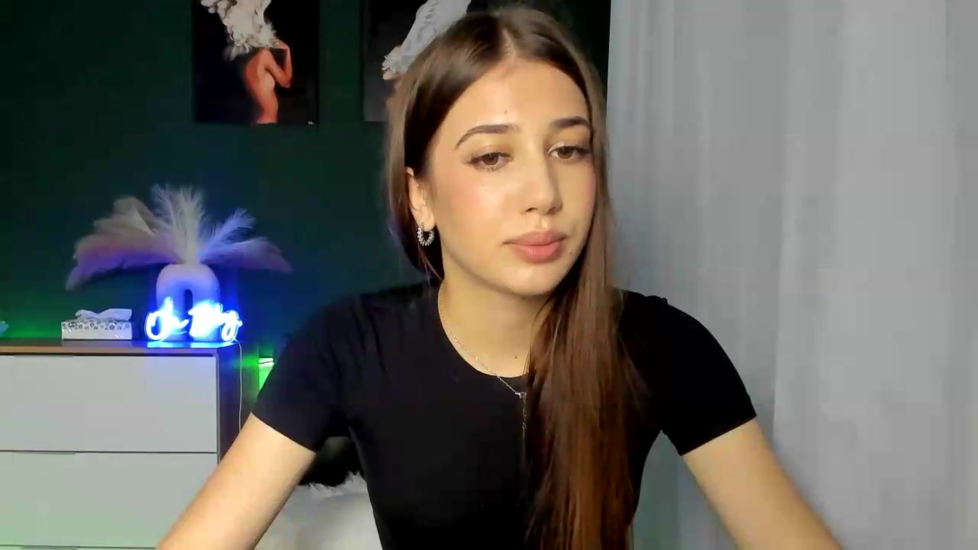 Gallery image thumbnail from AlexaPirs's myfreecams stream on, 08/19/2026, 13:39 image 7 of 20