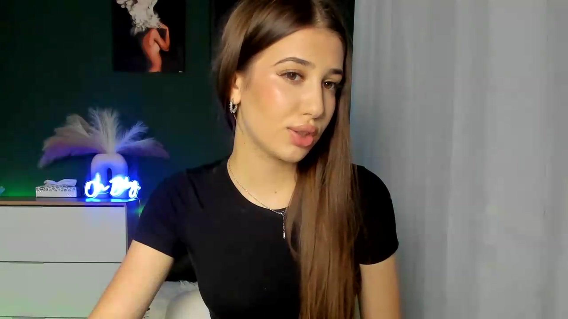 Gallery image thumbnail from AlexaPirs's myfreecams stream on, 08/19/2026, 13:39 image 13 of 20