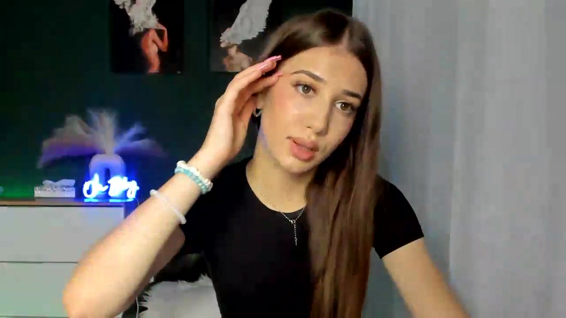 Gallery image thumbnail from AlexaPirs's myfreecams stream on, 08/19/2026, 13:39 image 6 of 20