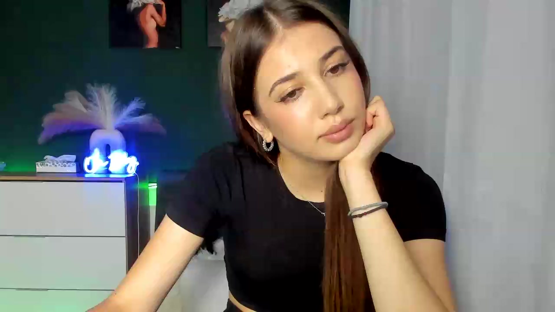 Gallery image thumbnail from AlexaPirs's myfreecams stream on, 08/19/2026, 13:39 image 1 of 20