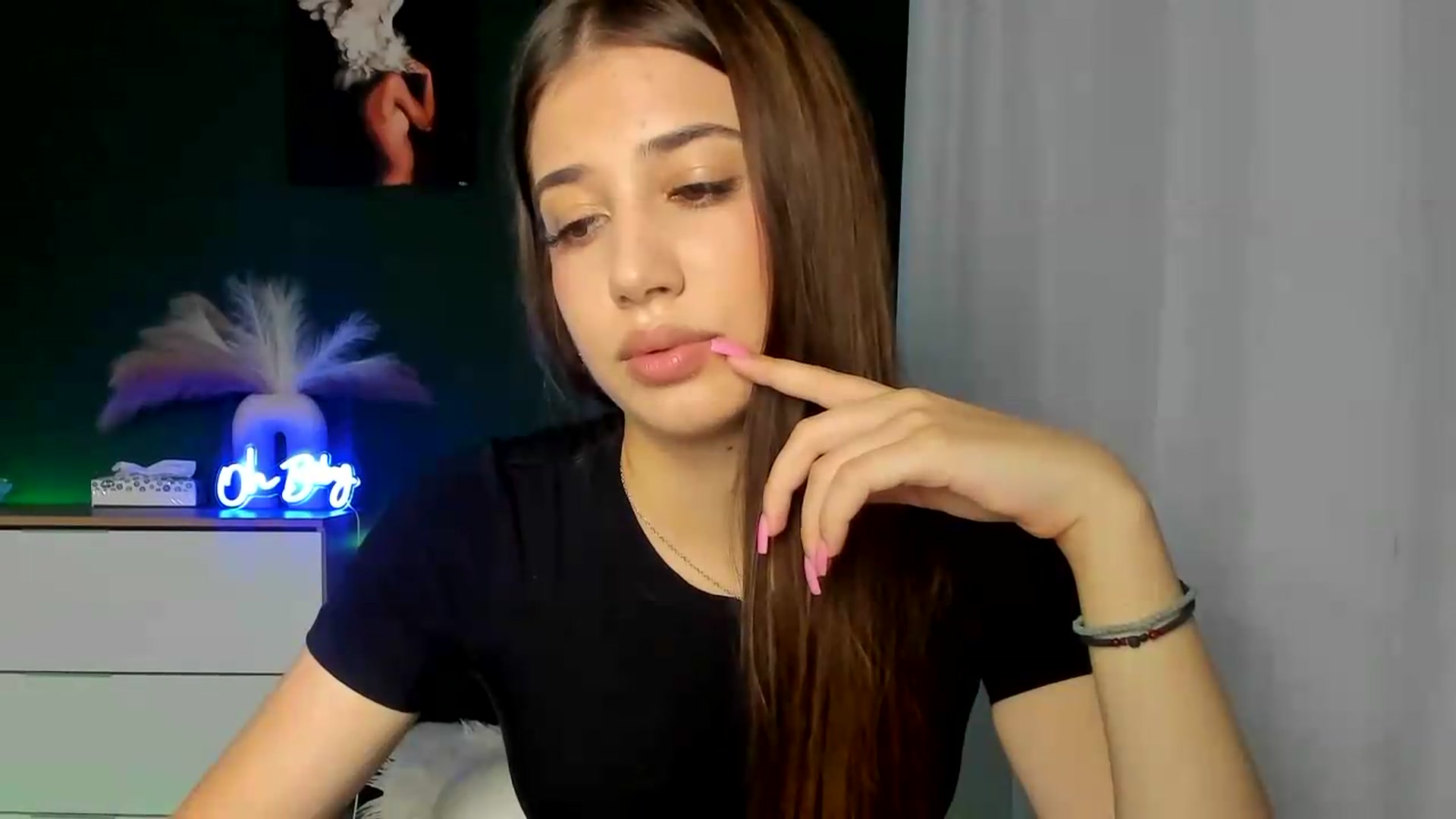Gallery image thumbnail from AlexaPirs's myfreecams stream on, 08/19/2026, 13:39 image 11 of 20