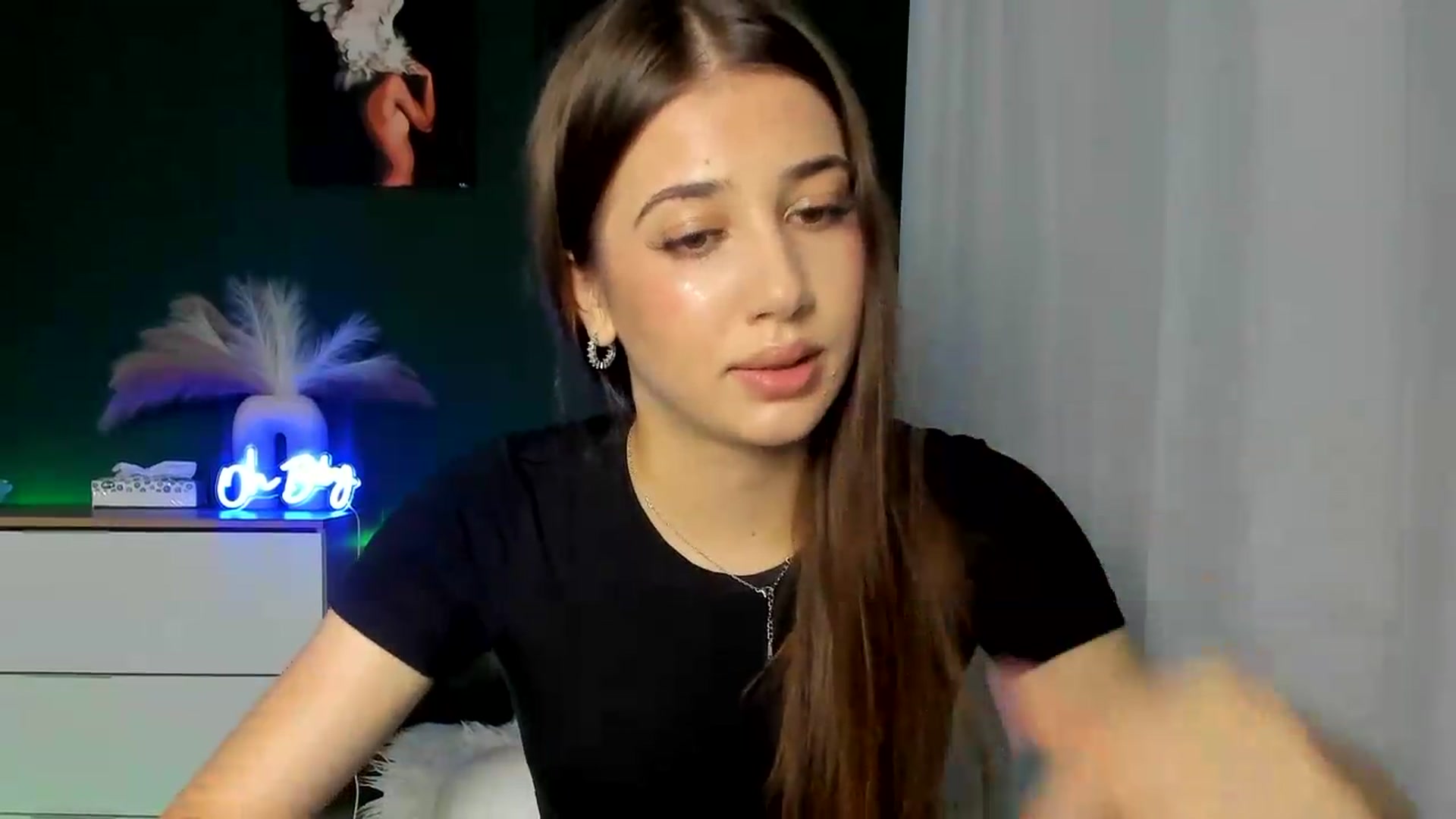 Gallery image thumbnail from AlexaPirs's myfreecams stream on, 08/19/2026, 13:39 image 17 of 20