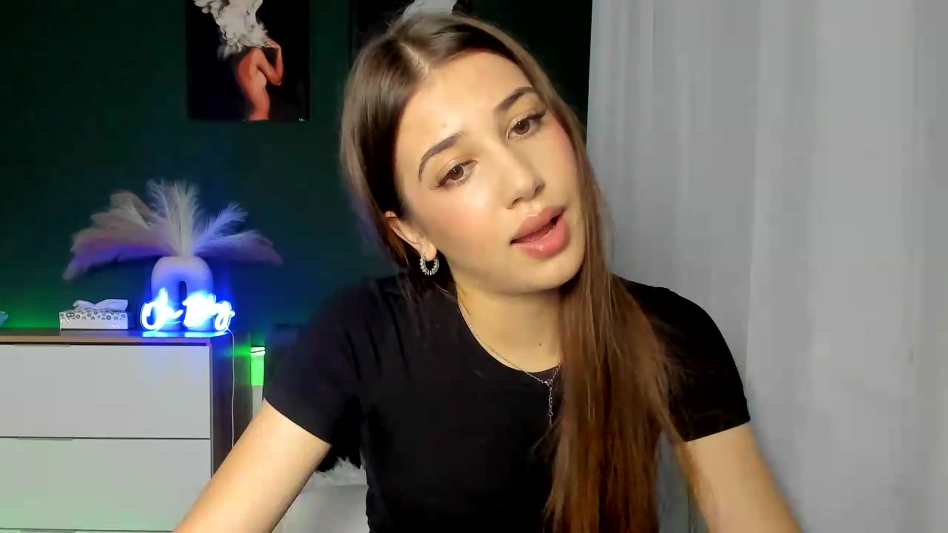 Gallery image thumbnail from AlexaPirs's myfreecams stream on, 08/19/2026, 13:39 image 16 of 20