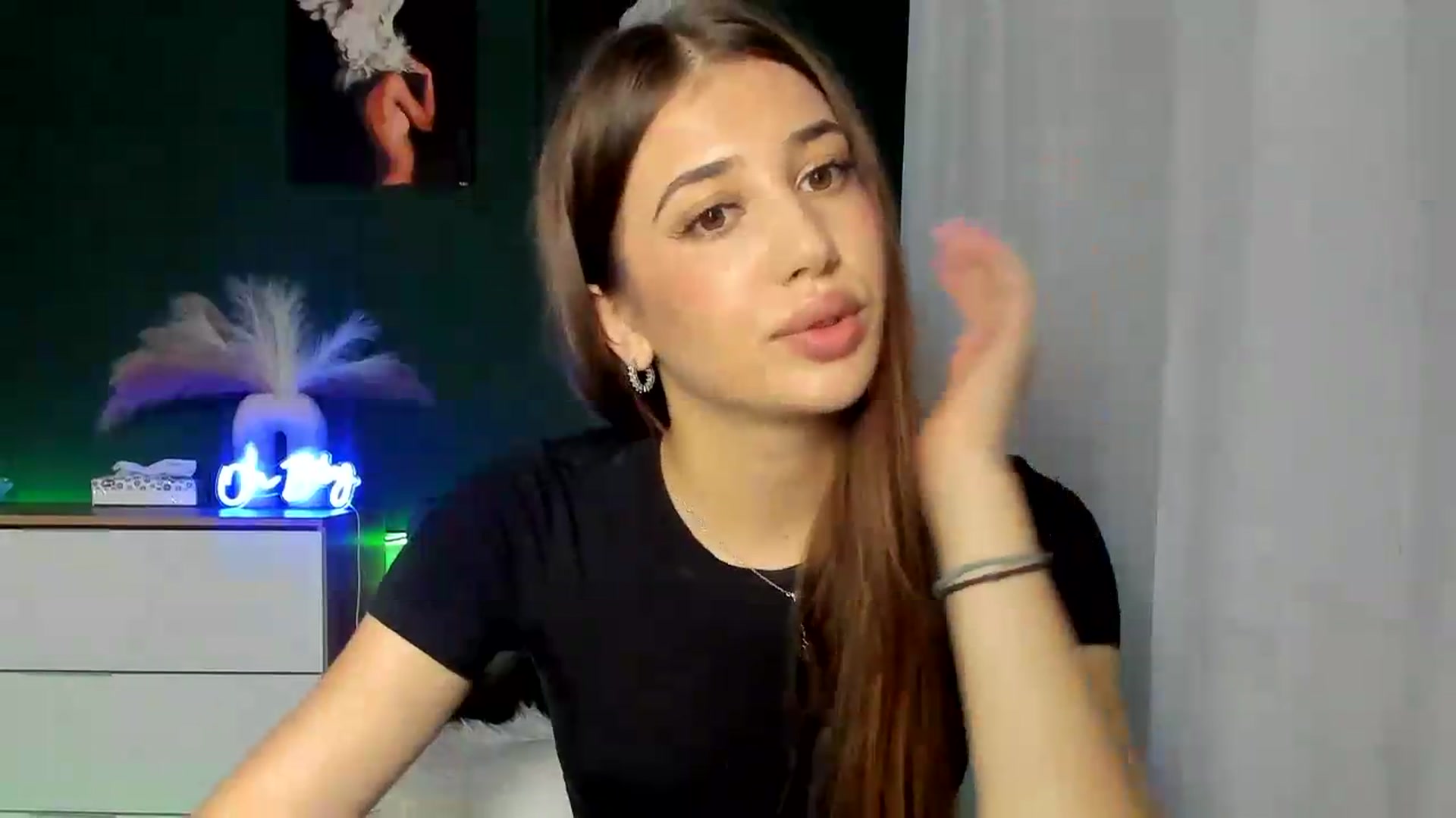 Gallery image thumbnail from AlexaPirs's myfreecams stream on, 08/19/2026, 13:39 image 9 of 20