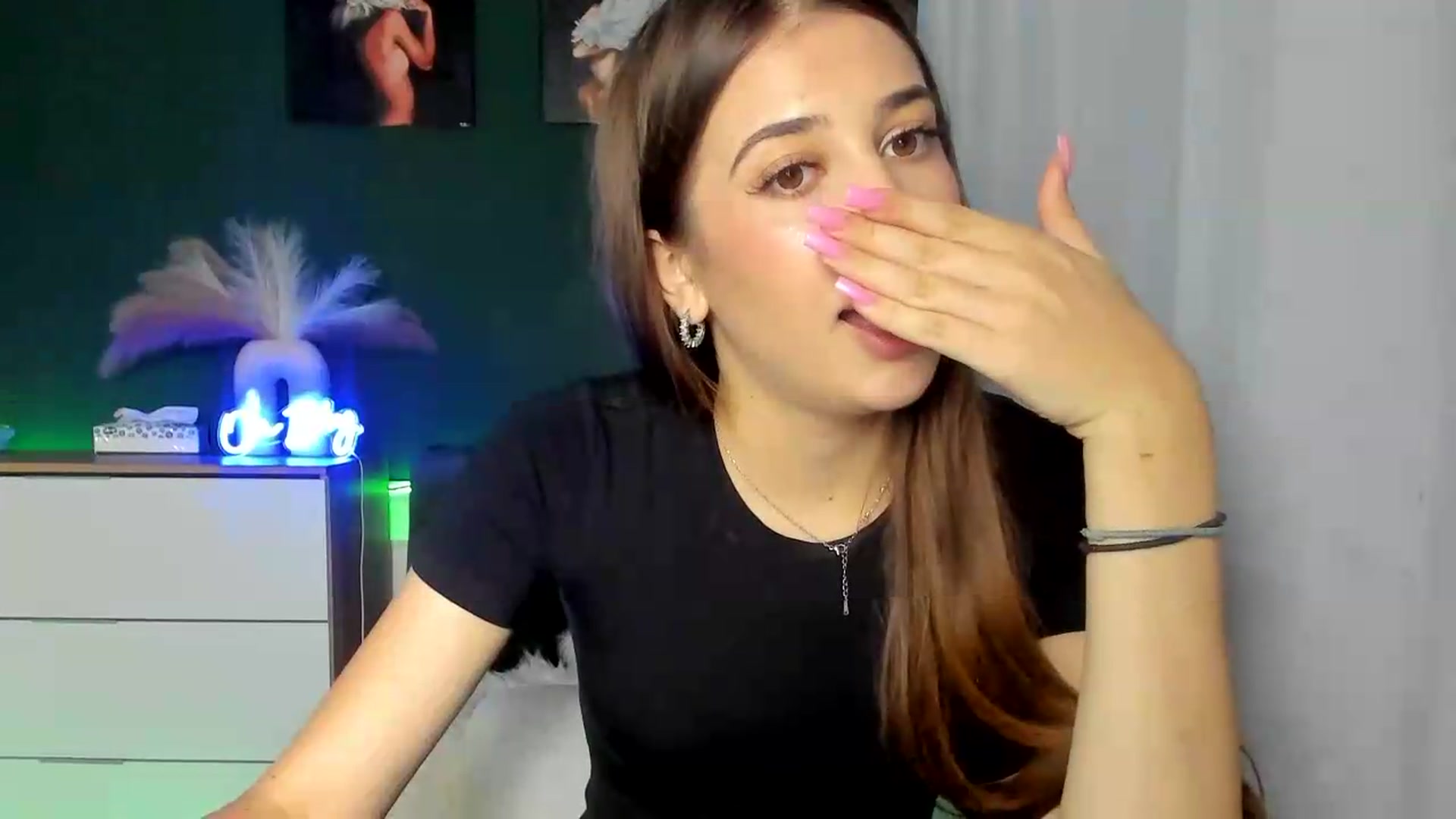 Gallery image thumbnail from AlexaPirs's myfreecams stream on, 08/19/2026, 13:39 image 2 of 20