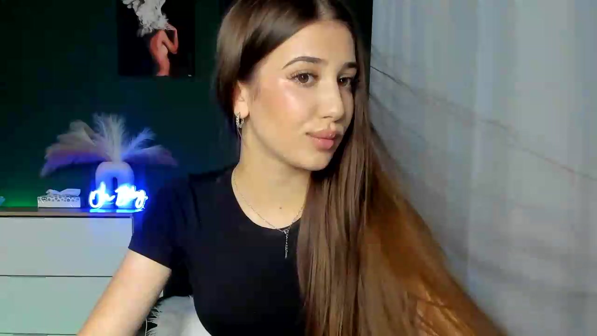 Gallery image thumbnail from AlexaPirs's myfreecams stream on, 08/19/2026, 13:39 image 14 of 20