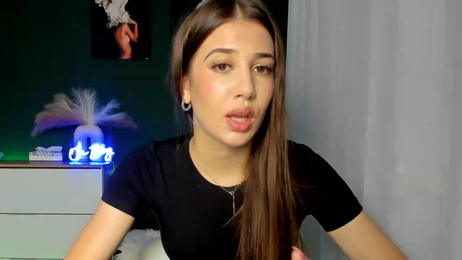 Gallery image thumbnail from AlexaPirs's myfreecams stream on, 08/19/2026, 13:39 image 20 of 20