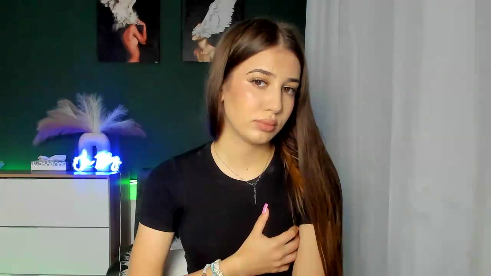 Gallery image thumbnail from AlexaPirs's myfreecams stream on, 08/19/2026, 13:39 image 4 of 20