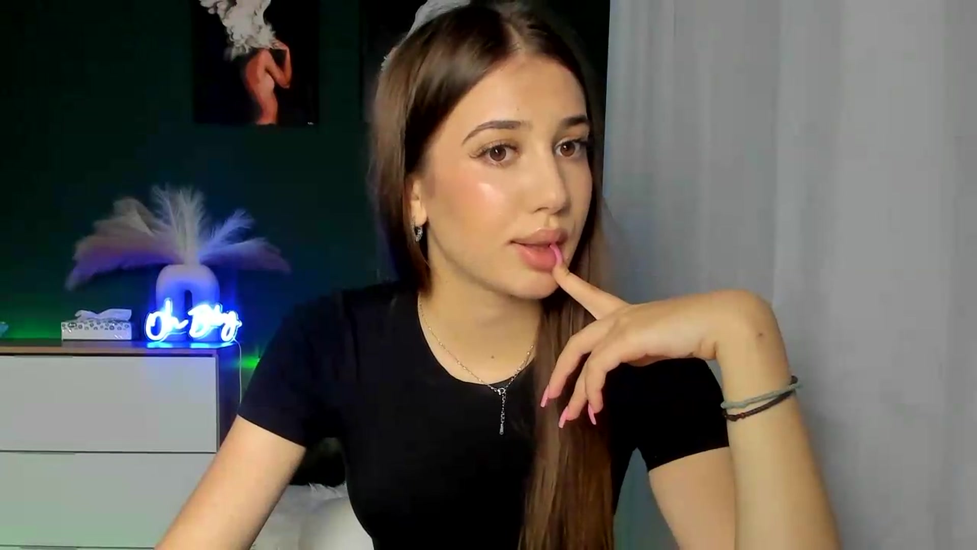 Gallery image thumbnail from AlexaPirs's myfreecams stream on, 08/19/2026, 13:39 image 3 of 20