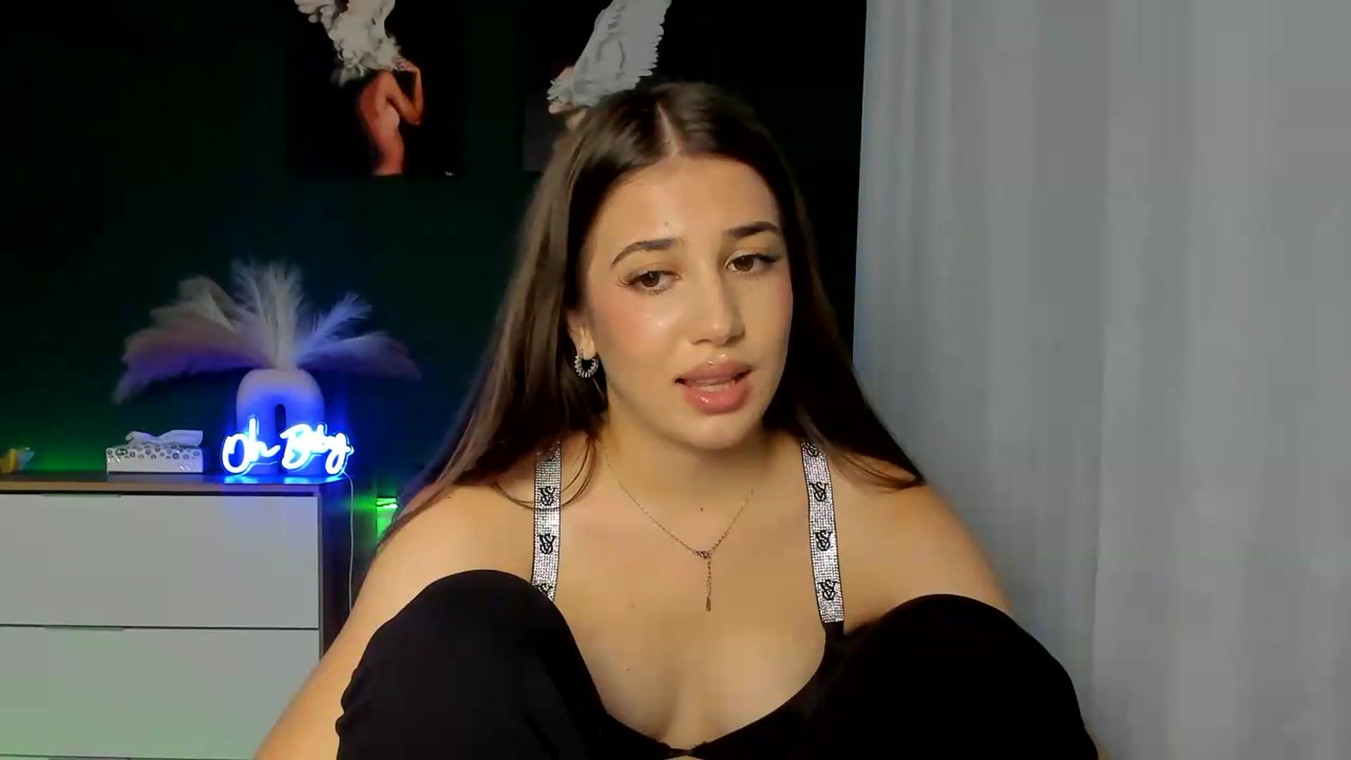 Gallery image thumbnail from AlexaPirs's myfreecams stream on, 08/19/2026, 14:59 image 20 of 20