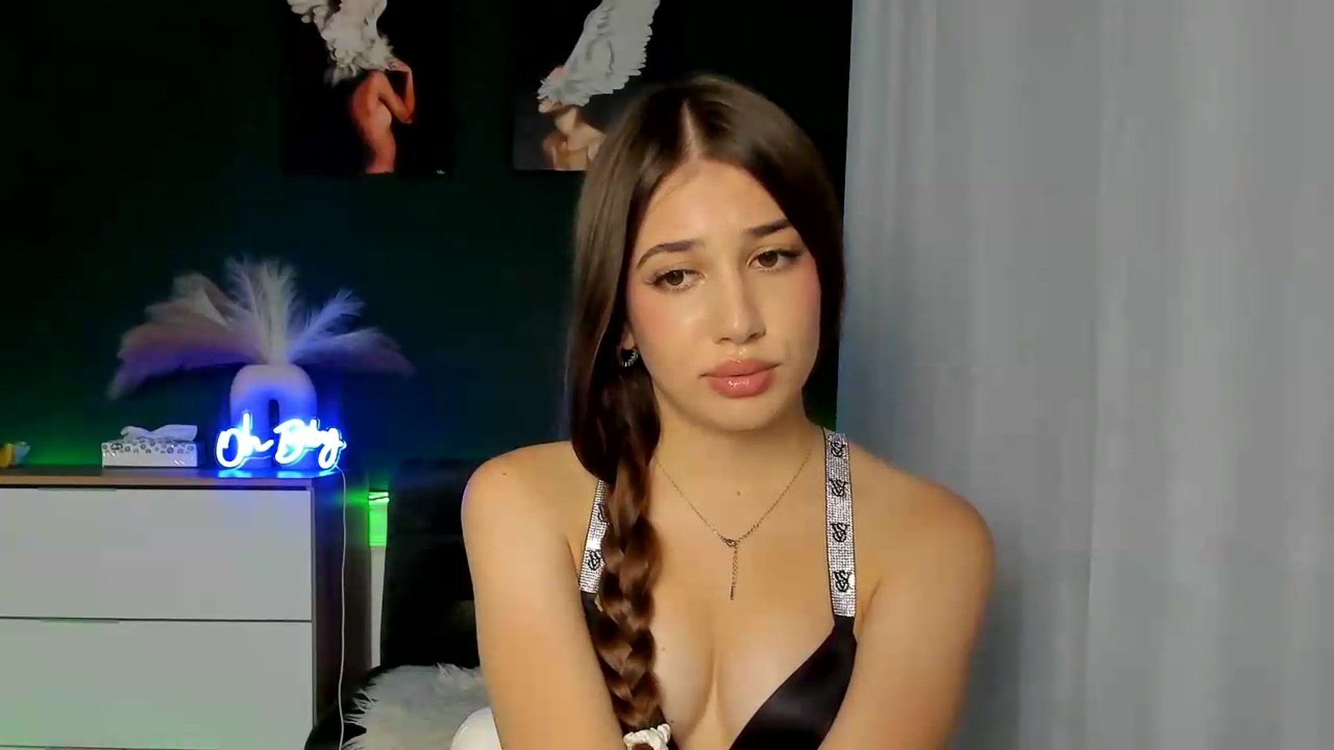 Gallery image thumbnail from AlexaPirs's myfreecams stream on, 08/19/2026, 15:31 image 3 of 20
