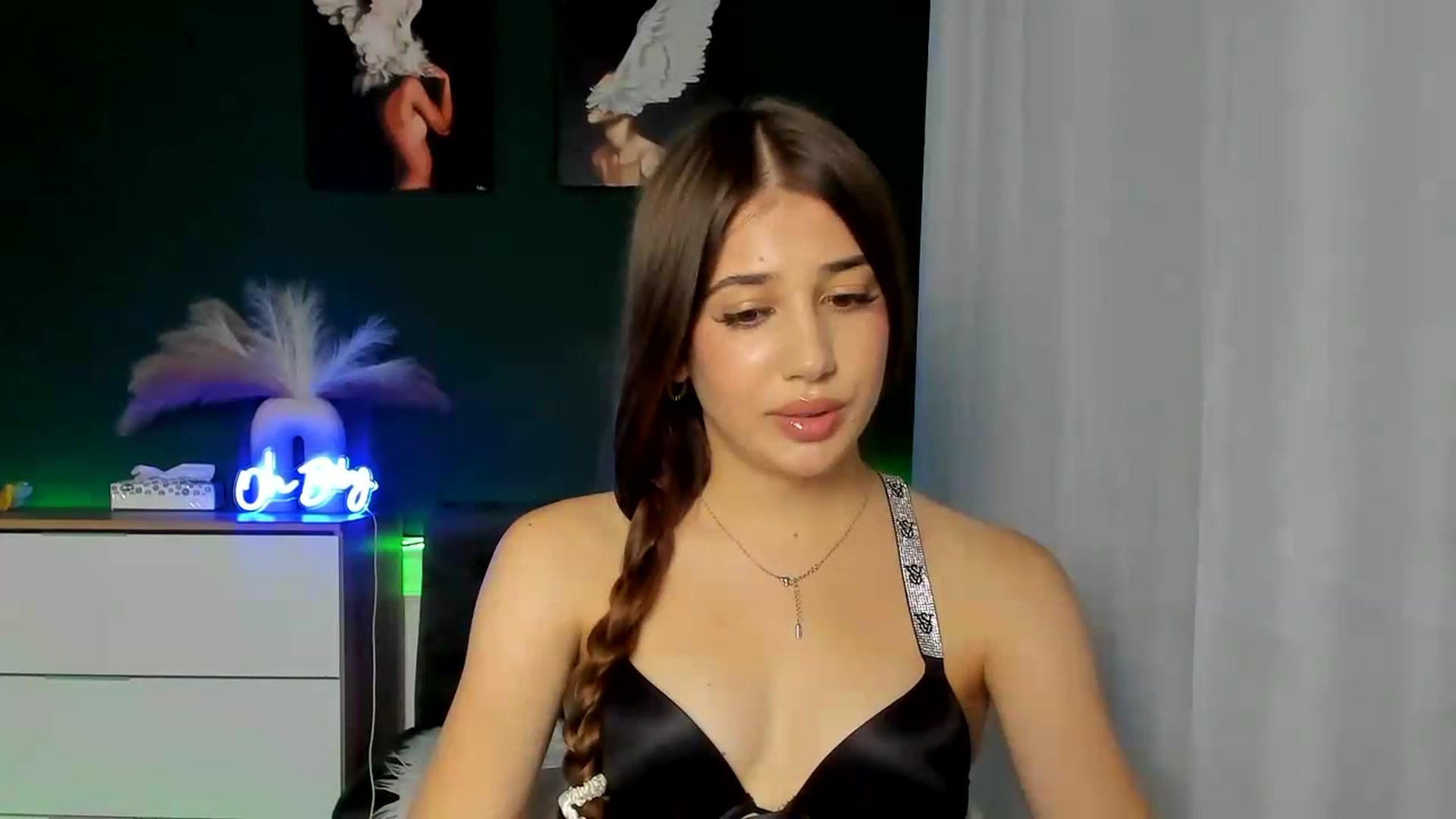 Gallery image thumbnail from AlexaPirs's myfreecams stream on, 08/19/2026, 15:31 image 5 of 20