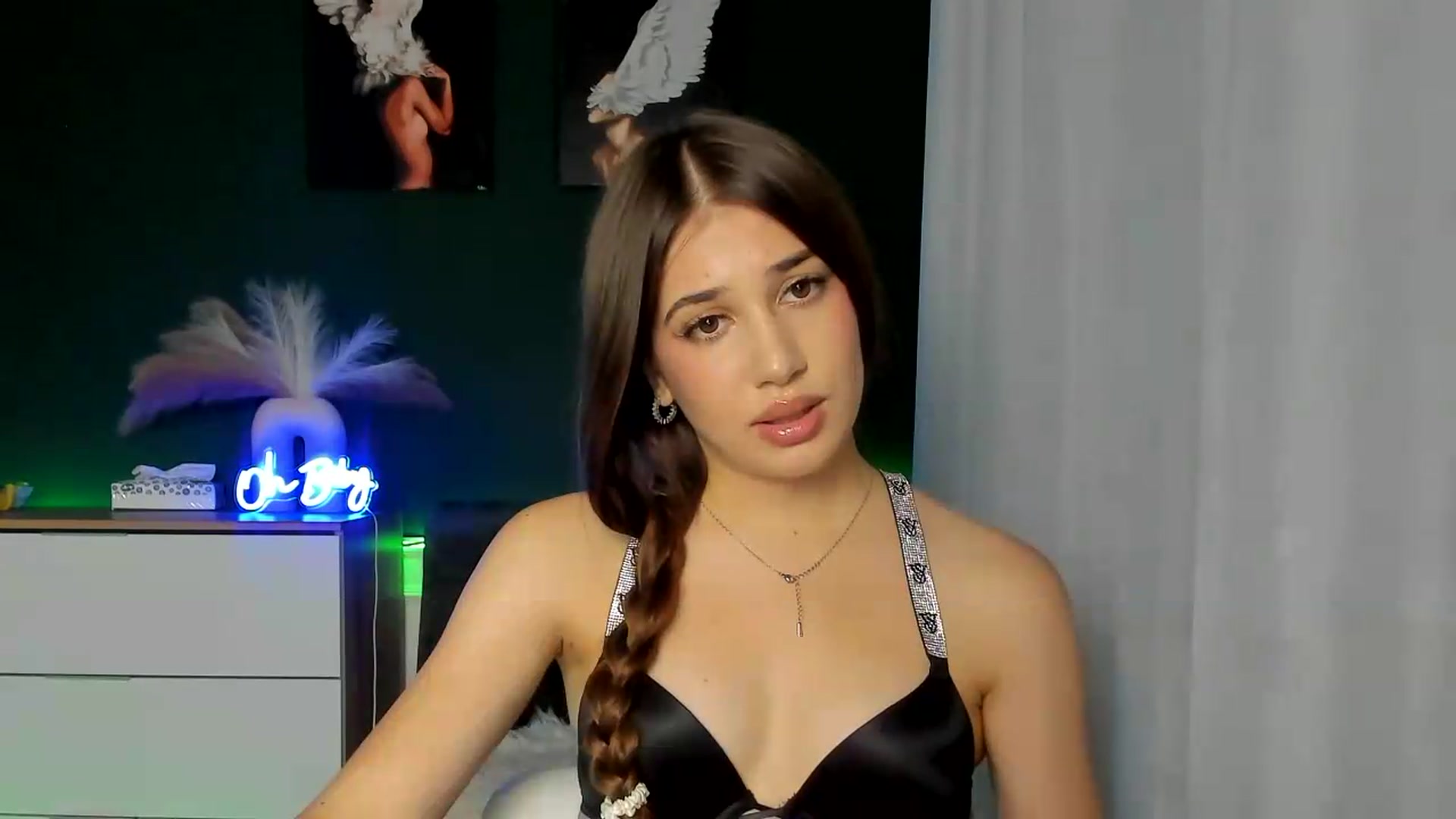 Gallery image thumbnail from AlexaPirs's myfreecams stream on, 08/19/2026, 15:31 image 4 of 20