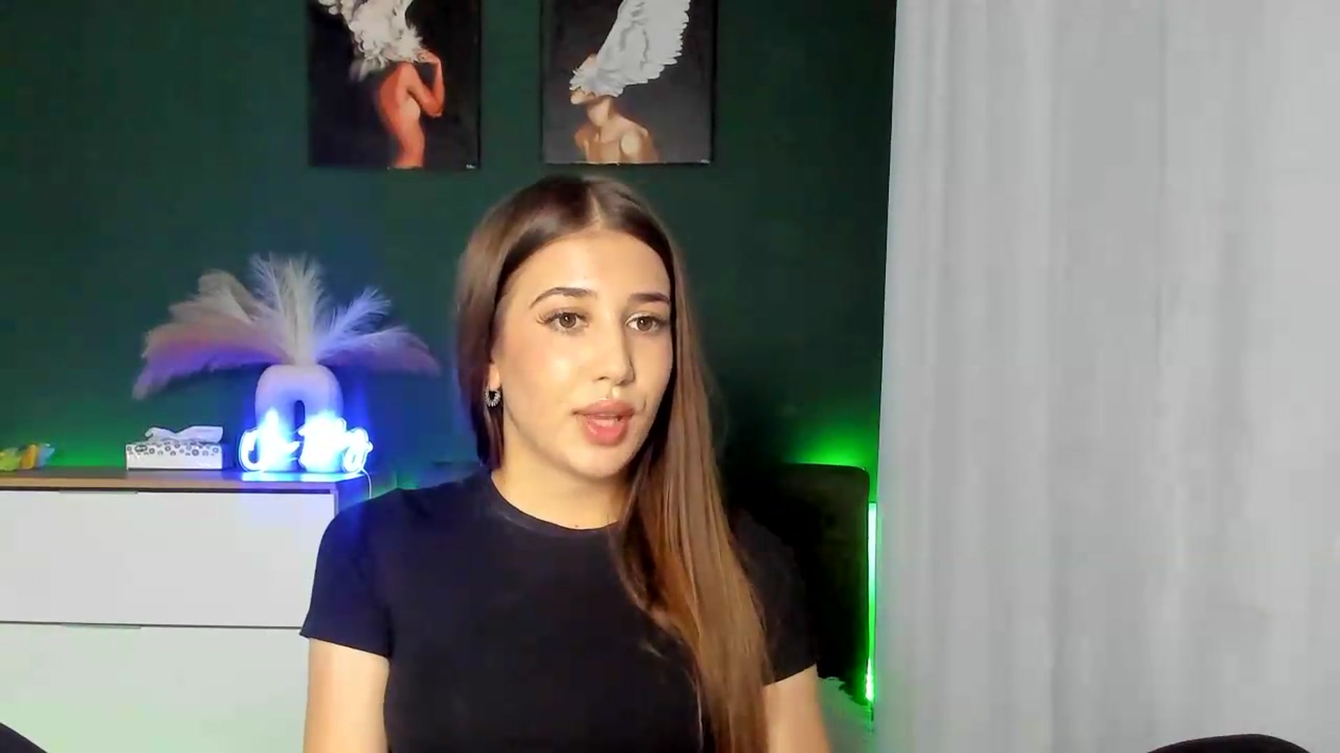Gallery image thumbnail from AlexaPirs's myfreecams stream on, 08/19/2026, 16:23 image 7 of 20