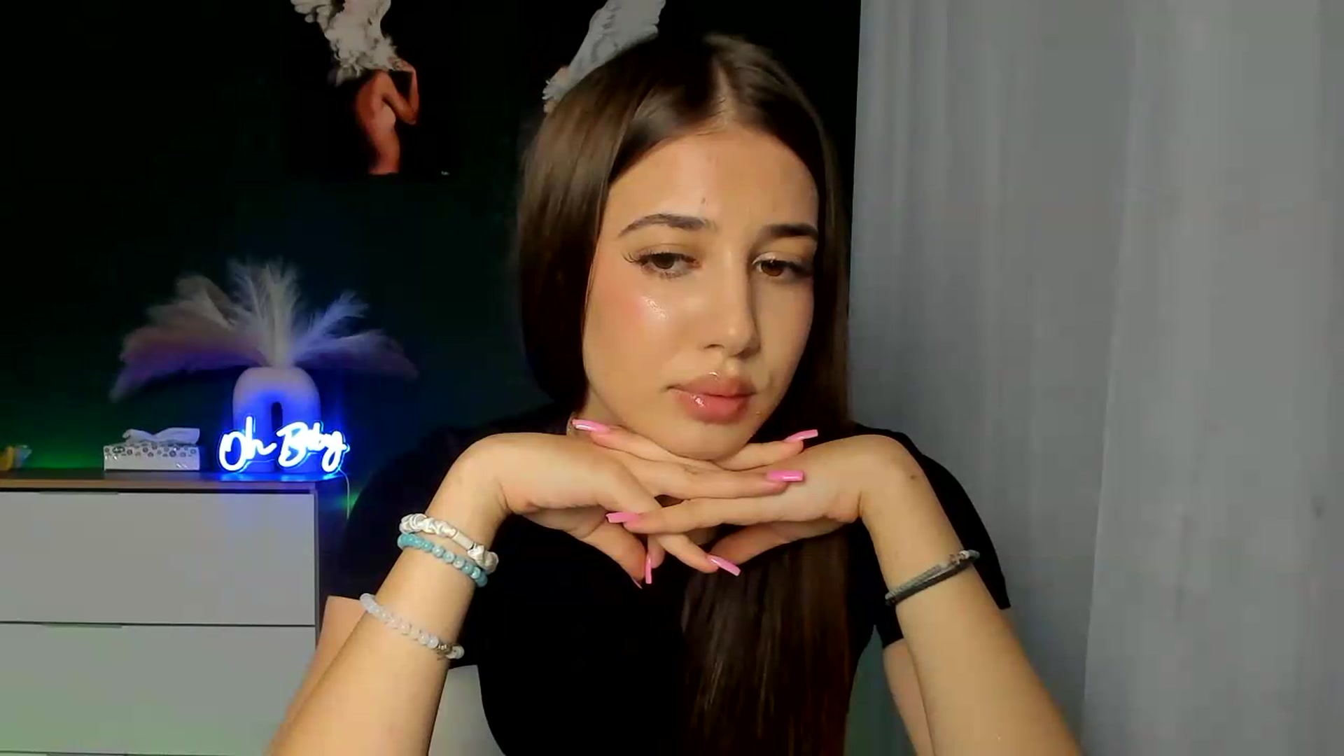 Gallery image thumbnail from AlexaPirs's myfreecams stream on, 08/19/2026, 16:23 image 2 of 20