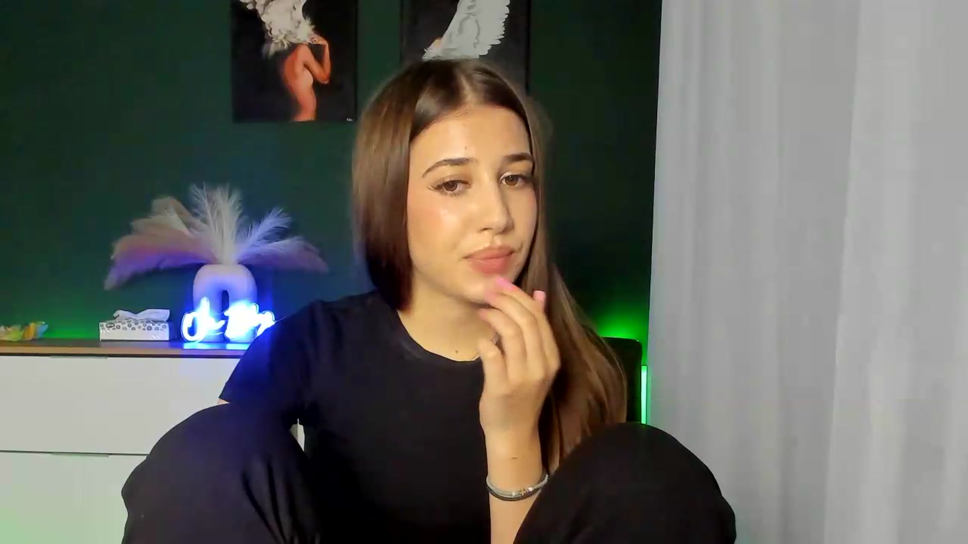 Gallery image thumbnail from AlexaPirs's myfreecams stream on, 08/19/2026, 16:23 image 10 of 20