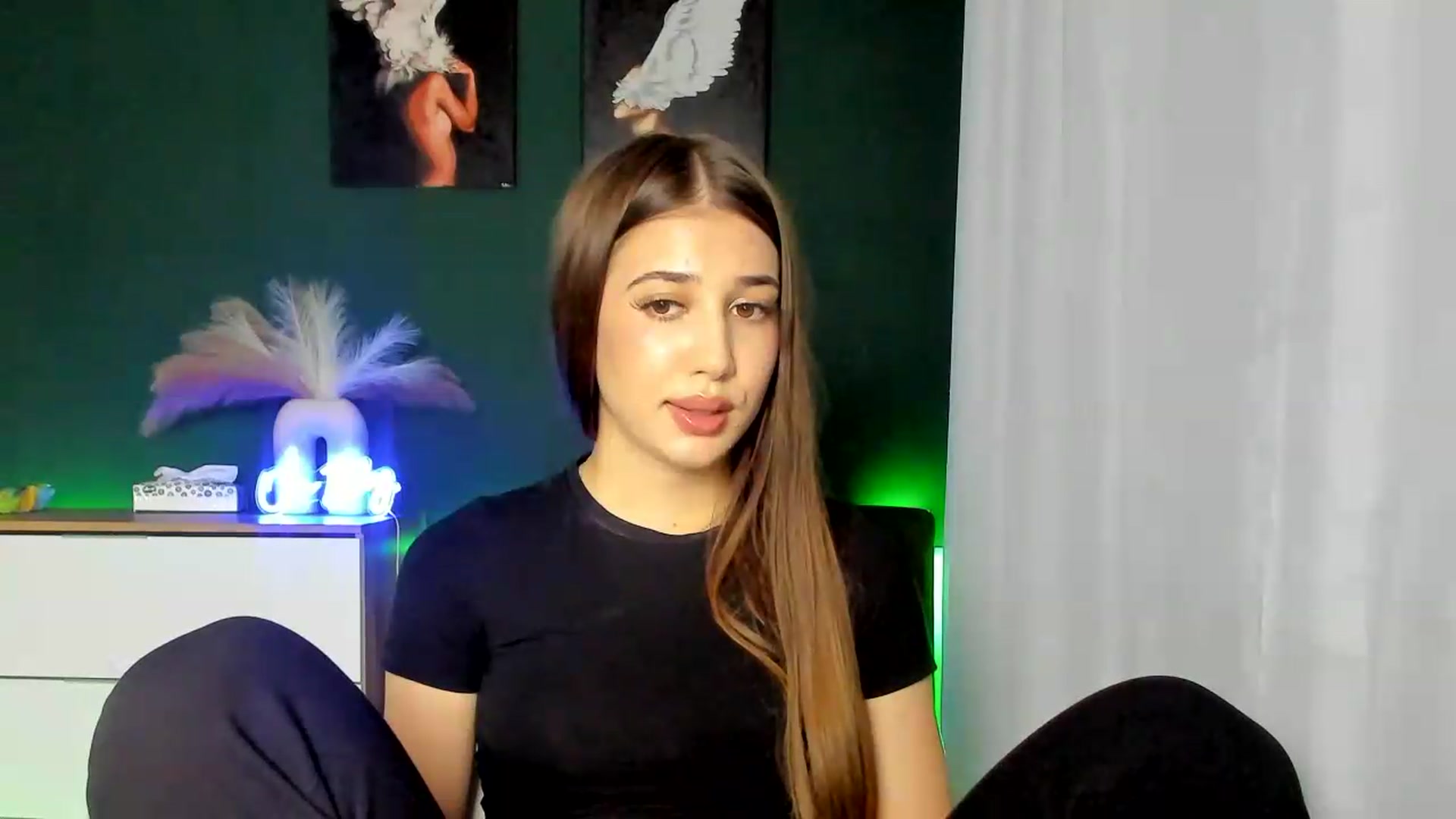 Gallery image thumbnail from AlexaPirs's myfreecams stream on, 08/19/2026, 16:23 image 3 of 20