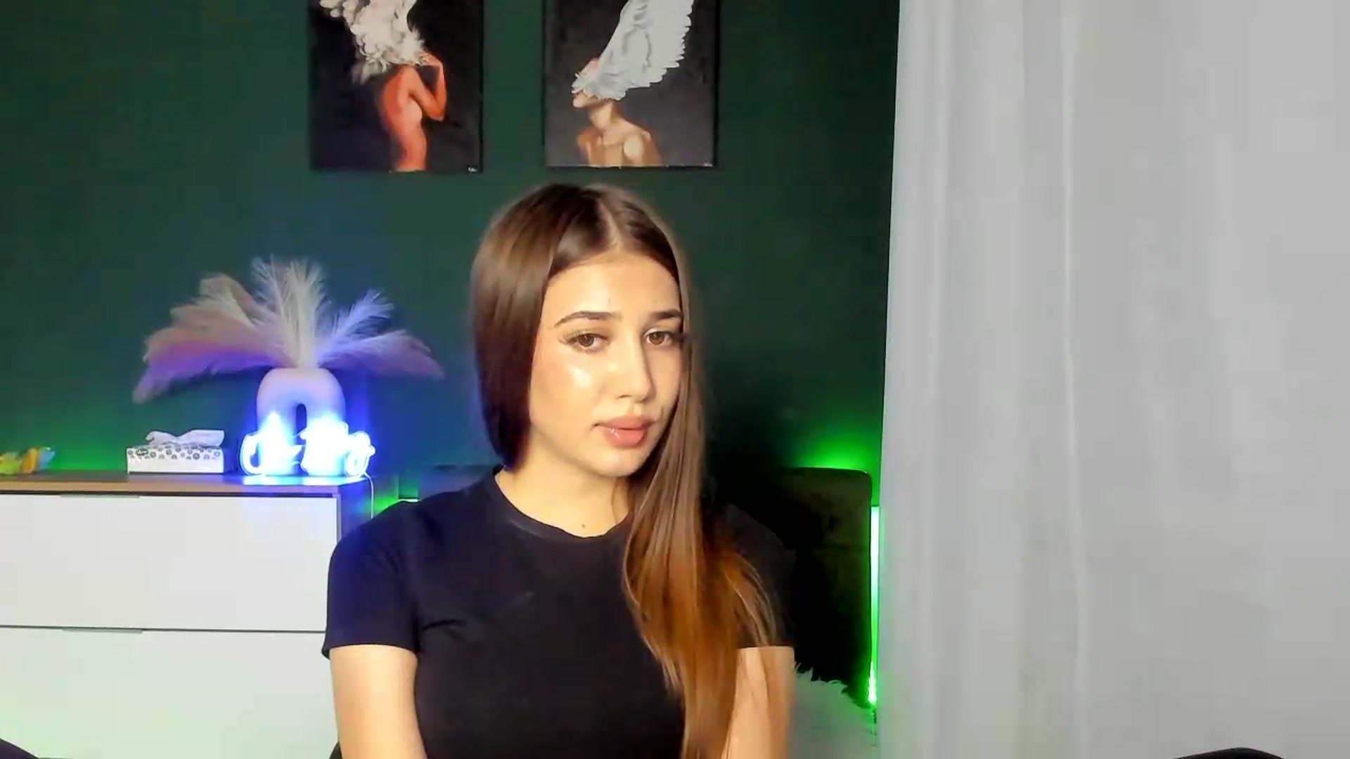 Gallery image thumbnail from AlexaPirs's myfreecams stream on, 08/19/2026, 16:23 image 5 of 20