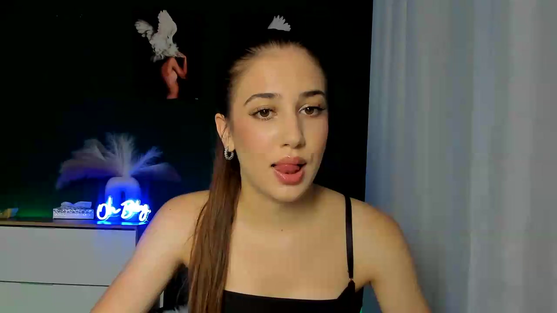 Gallery image thumbnail from AlexaPirs's myfreecams stream on, 08/24/2026, 12:40 image 4 of 20