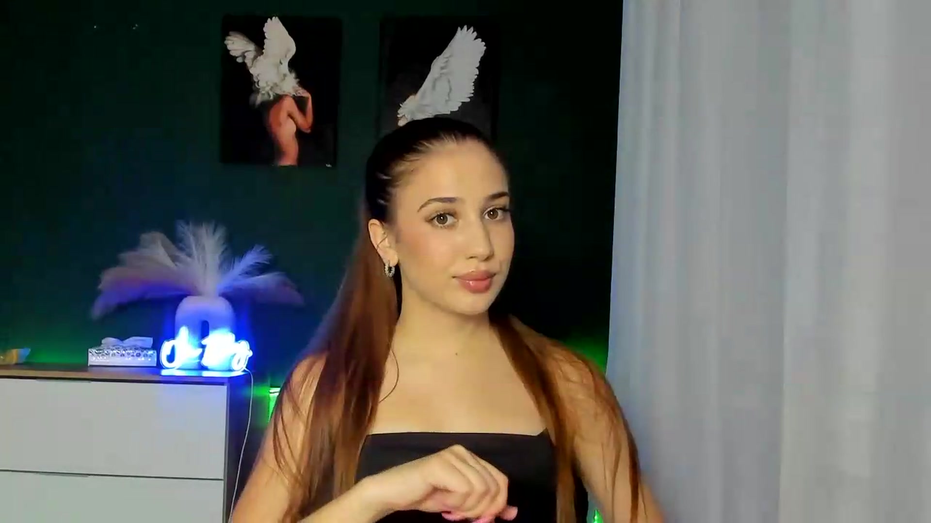 Gallery image thumbnail from AlexaPirs's myfreecams stream on, 08/24/2026, 12:40 image 9 of 20