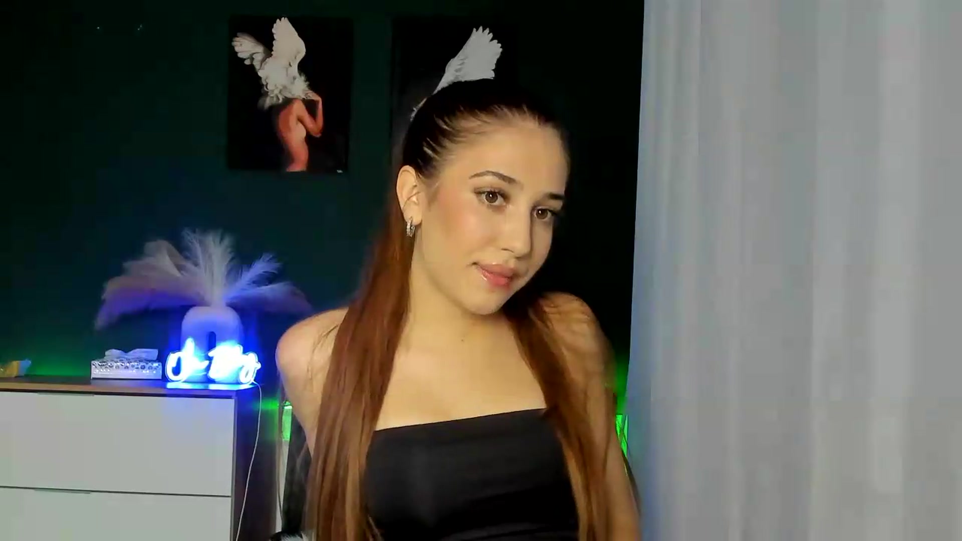 Gallery image thumbnail from AlexaPirs's myfreecams stream on, 08/24/2026, 12:40 image 10 of 20