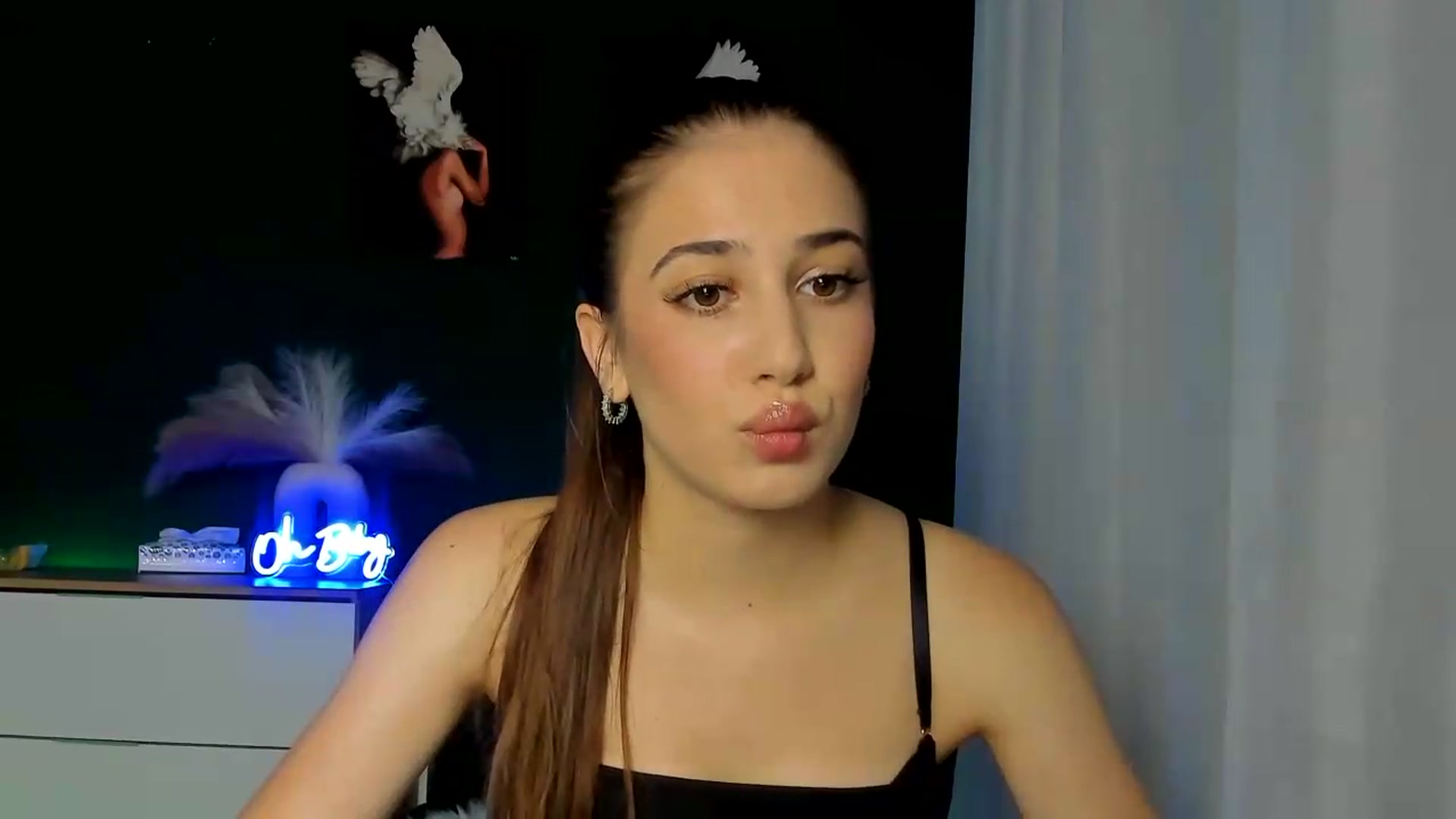 Gallery image thumbnail from AlexaPirs's myfreecams stream on, 08/24/2026, 12:40 image 3 of 20