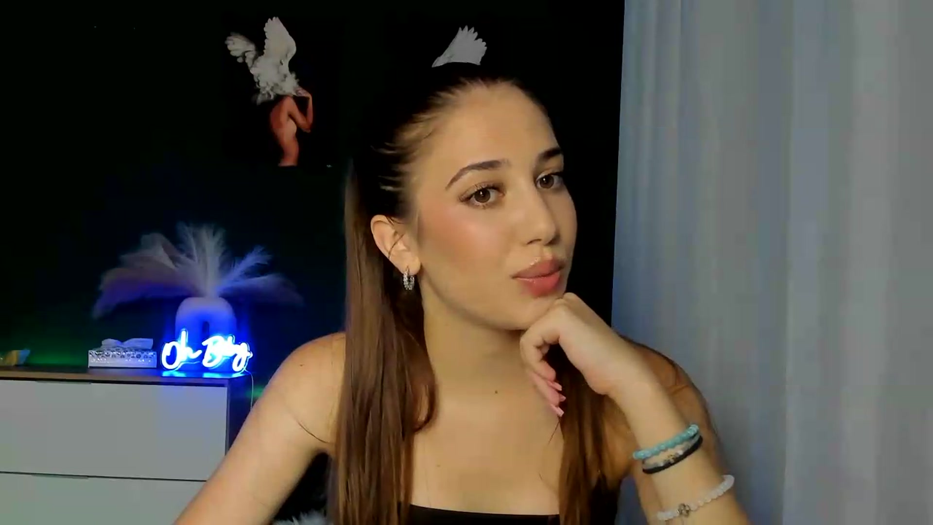 Gallery image thumbnail from AlexaPirs's myfreecams stream on, 08/24/2026, 12:40 image 11 of 20