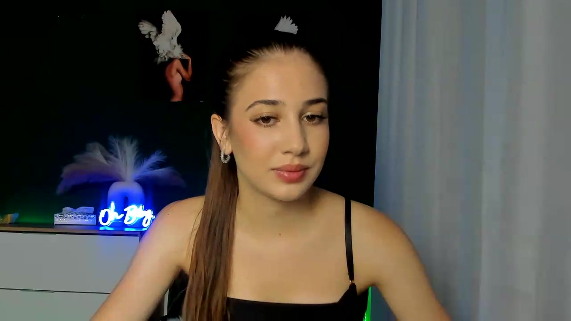 Gallery image thumbnail from AlexaPirs's myfreecams stream on, 08/24/2026, 12:40 image 6 of 20