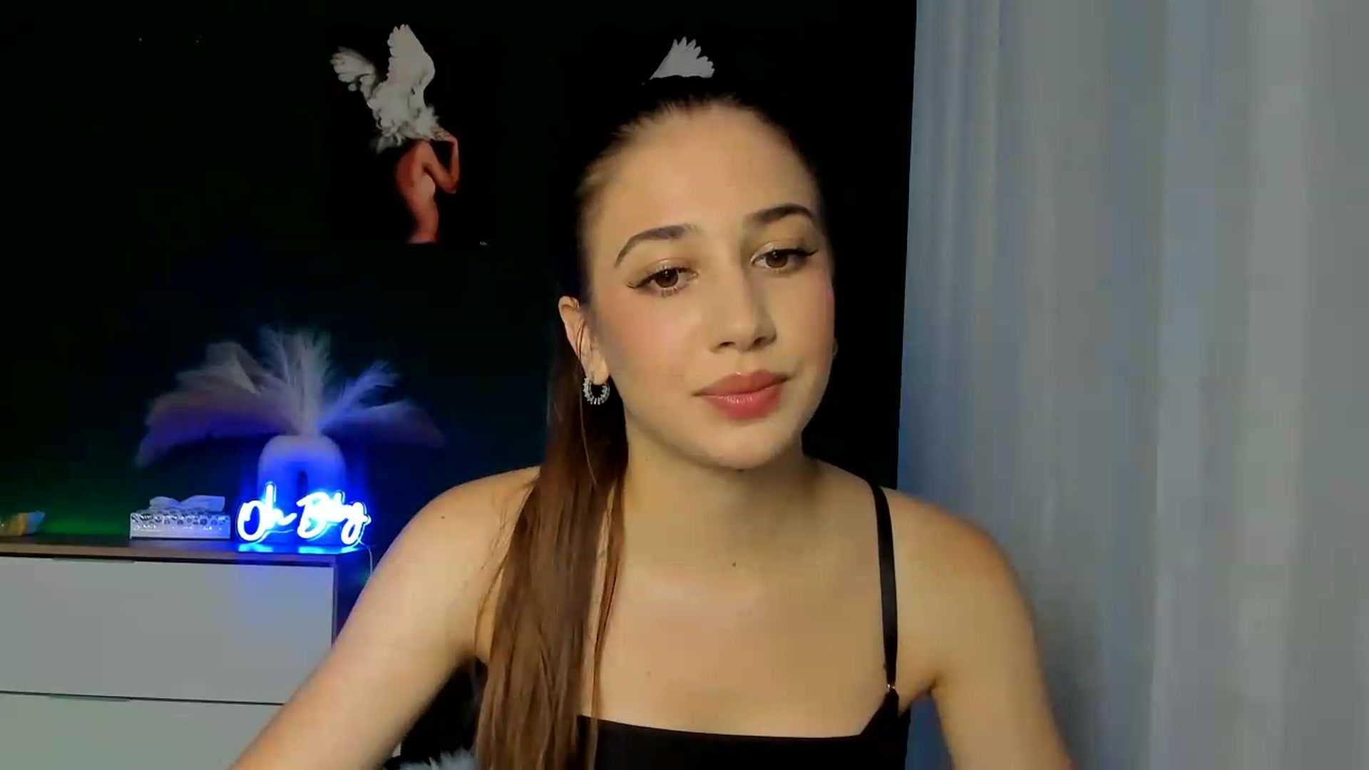 Gallery image thumbnail from AlexaPirs's myfreecams stream on, 08/24/2026, 12:40 image 2 of 20