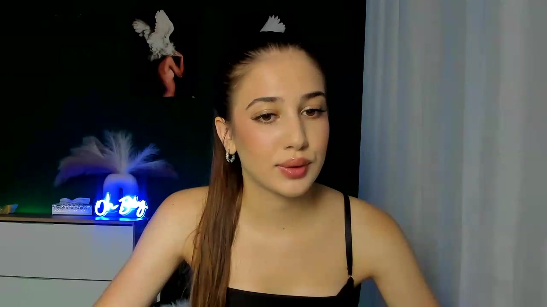 Gallery image thumbnail from AlexaPirs's myfreecams stream on, 08/24/2026, 12:40 image 5 of 20