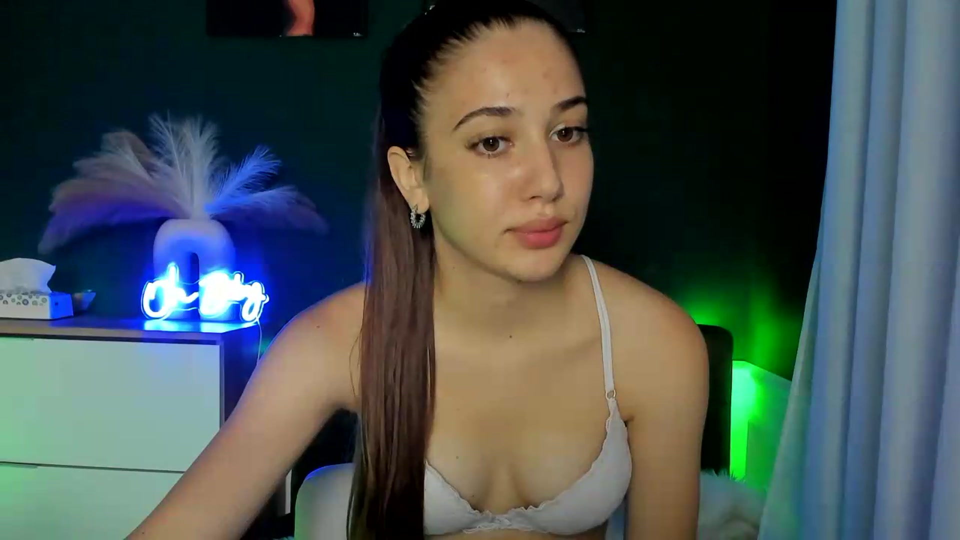 Gallery image thumbnail from AlexaPirs's myfreecams stream on, 08/25/2026, 14:24 image 4 of 20