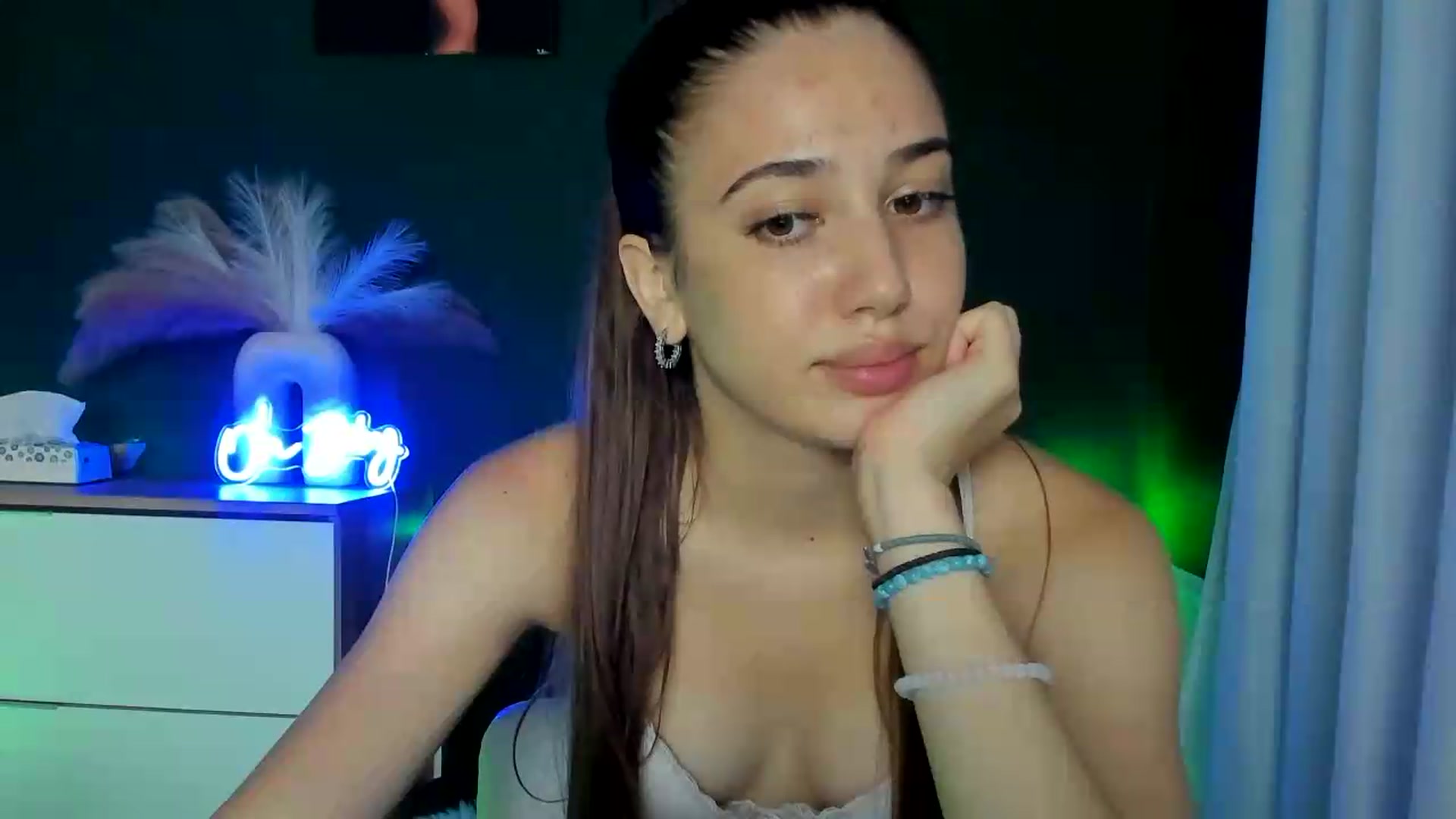 Gallery image thumbnail from AlexaPirs's myfreecams stream on, 08/25/2026, 14:24 image 13 of 20